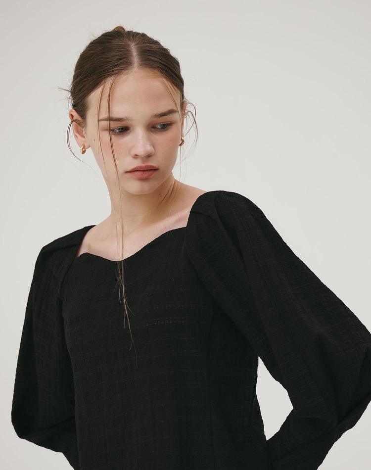 SLEEVE NECK POINT BLOUSE BLACK