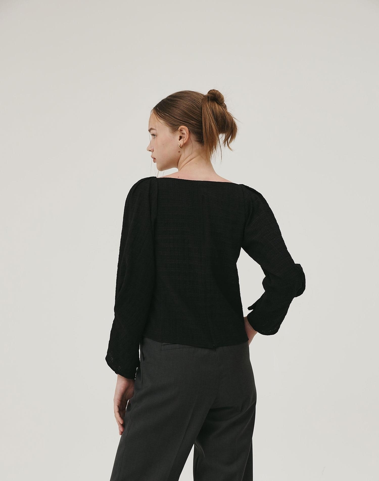 SLEEVE NECK POINT BLOUSE BLACK