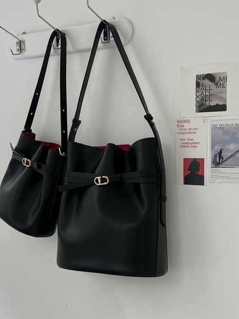 LIA BUCKET BAG