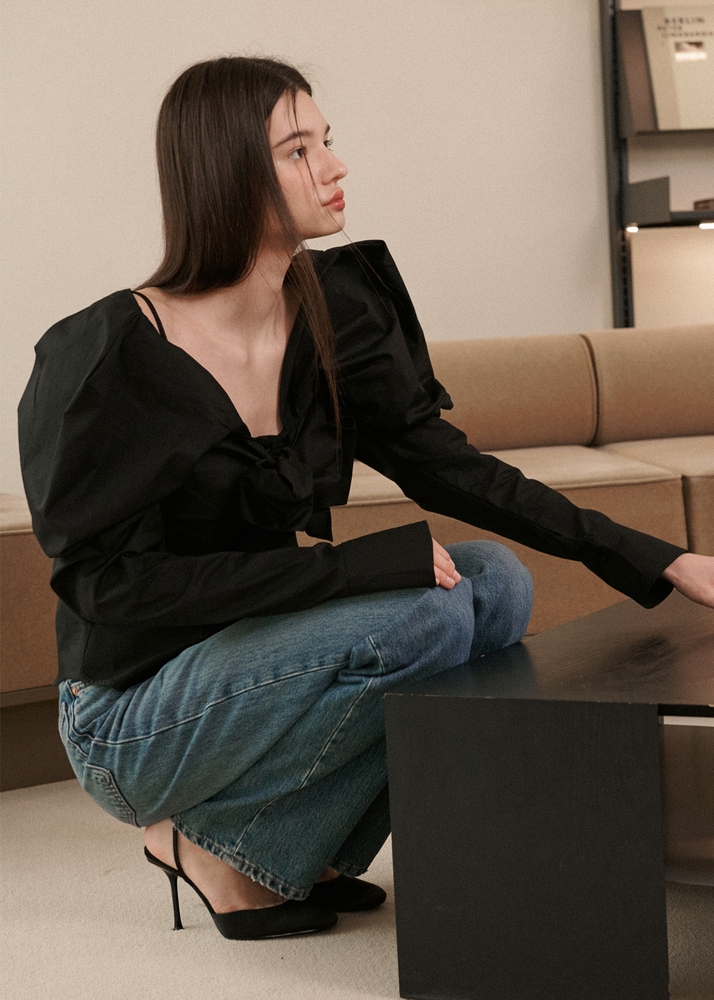 Nala Ribbon Off-shoulder Blouse [Black]