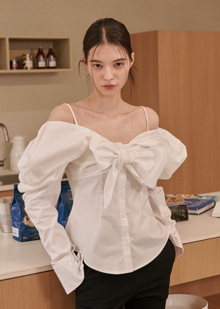 Nala Ribbon Off-shoulder Blouse [White]