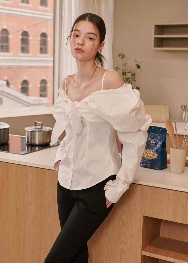 Nala Ribbon Off-shoulder Blouse [White]