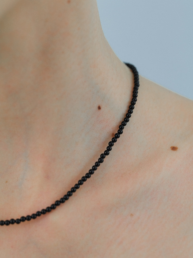 thin onyx necklace