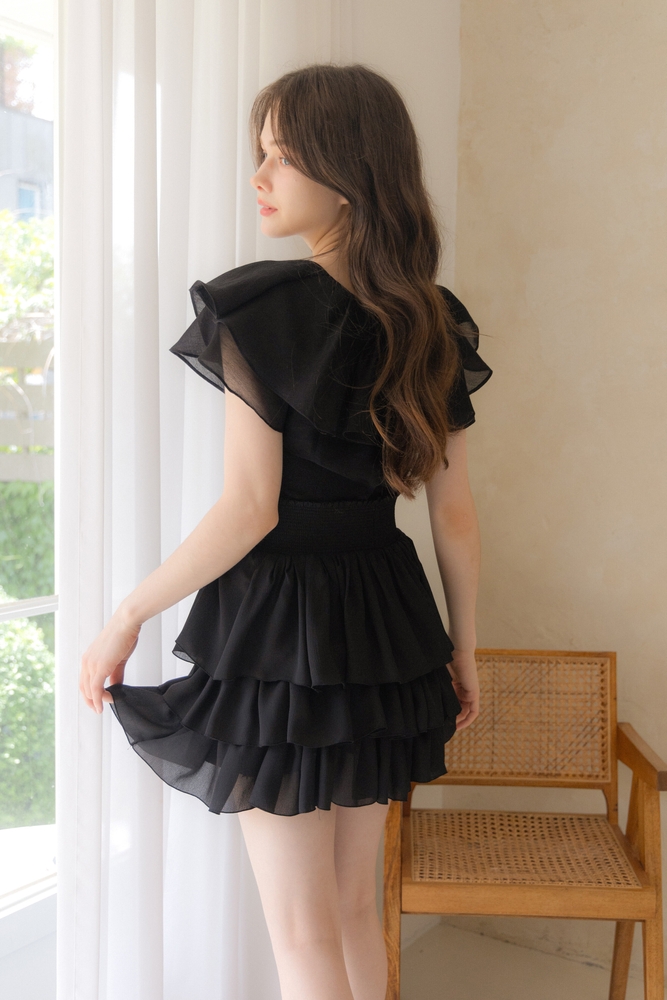 Ruffle Heart-neck Blouse / Black(3color)