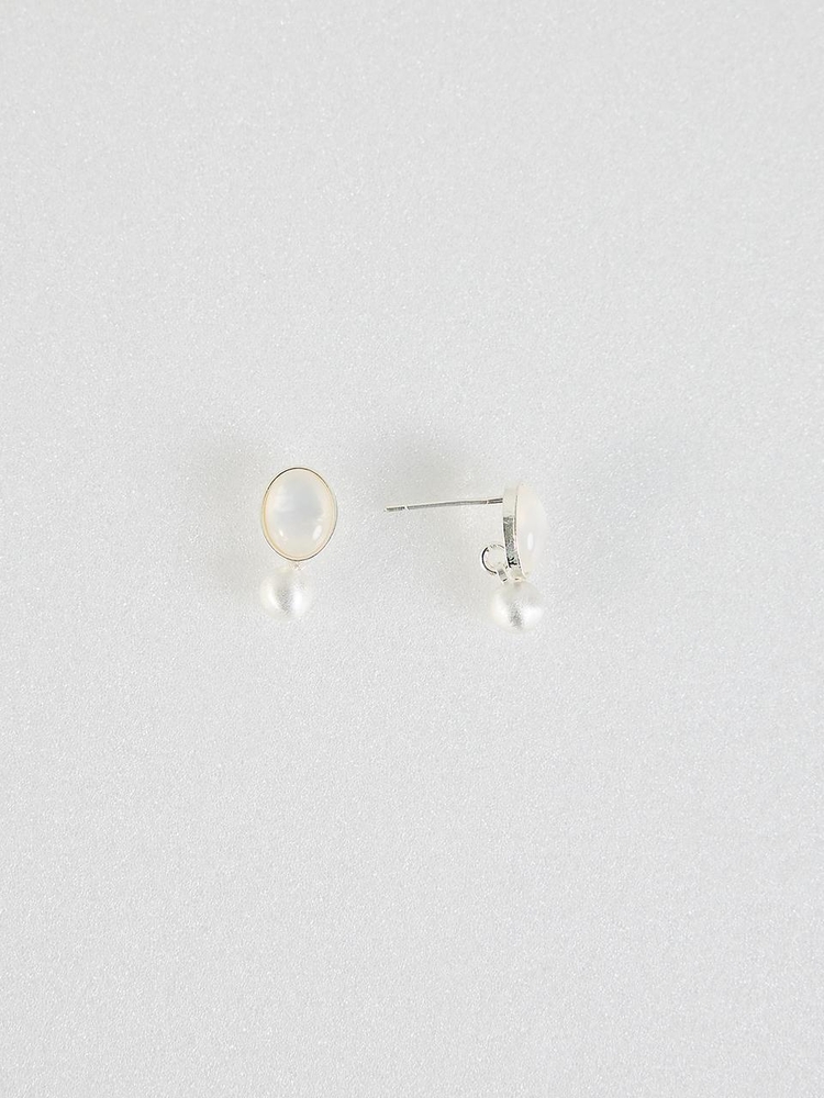 LB_Silver pearl earring