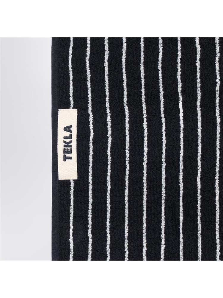 테클라 FW24 Tekla Black bath towel with white stripes 30x30 TT-BLST30X30CO