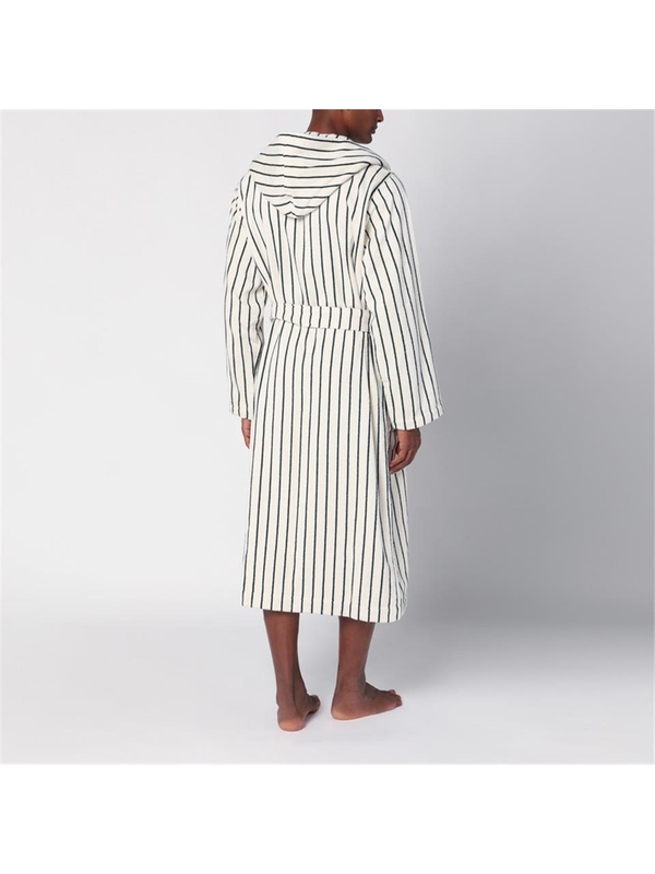 테클라 FW24 Tekla White bathrobe with dark green stripes BT-RGCO