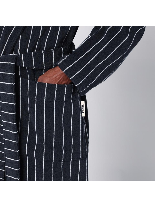 테클라 FW24 Tekla Black bathrobe with white stripes BT-AWCO