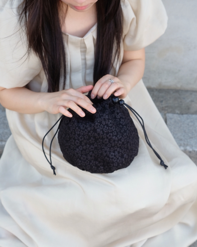 Bloom Bucket Black Daisy