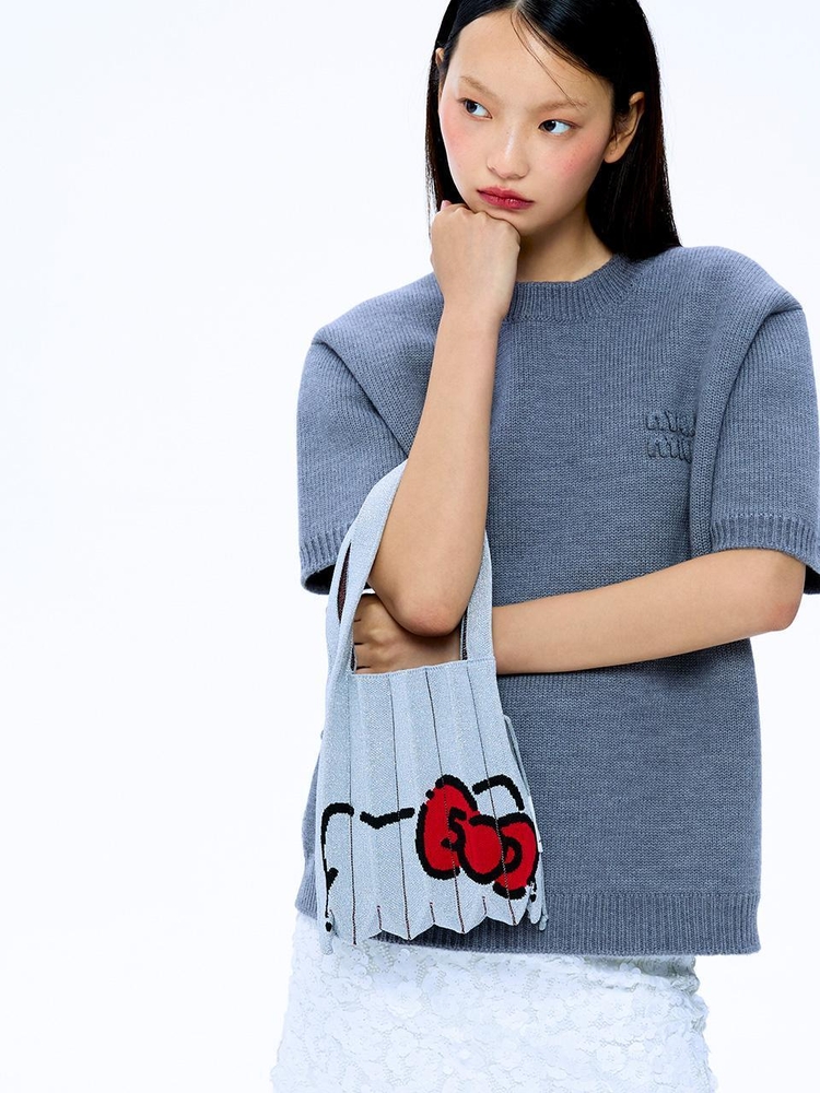 [헬로키티 50주년 2024년 한정판] Lucky Pleats Knit S 50th Hello Kitty Platinum