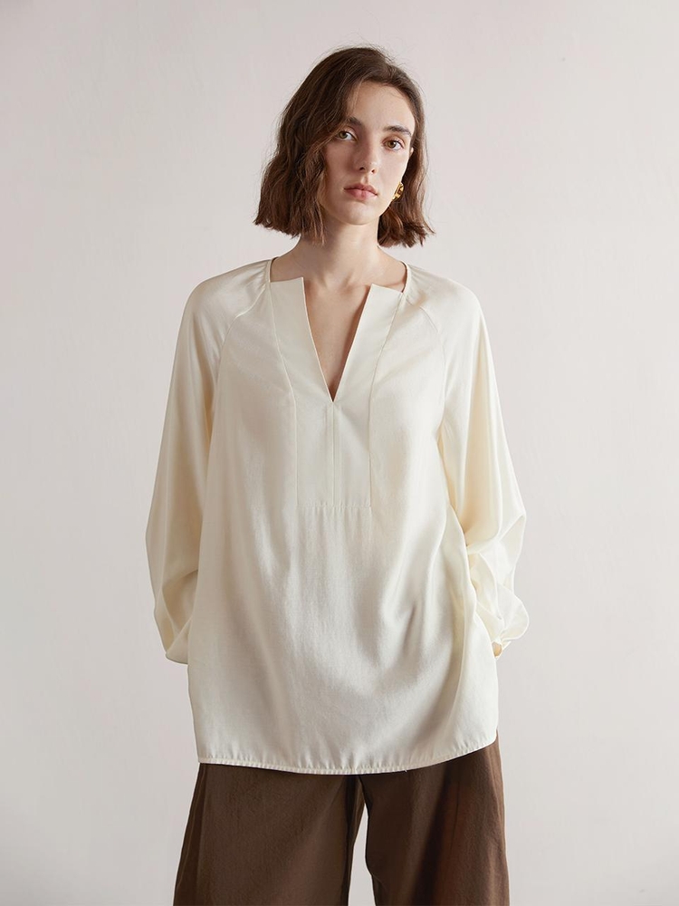 YY_Loose v-neck ivory wool shirt