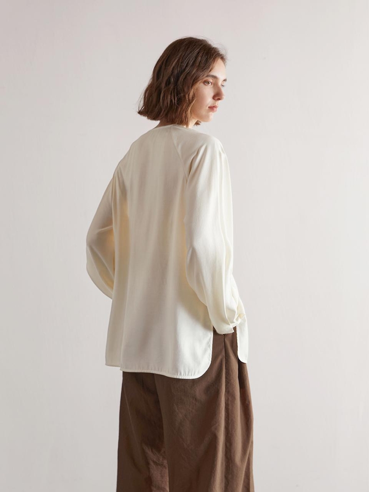 YY_Loose v-neck ivory wool shirt