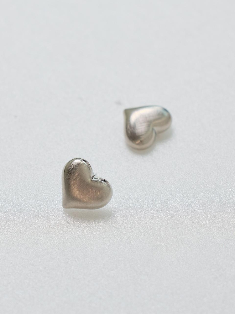 LB_Matte love heart earring