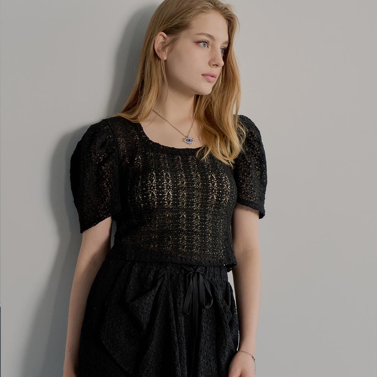 [뮤즈바이로즈]FIA LACE PUFF-SLEEVE TOP (BLACK)