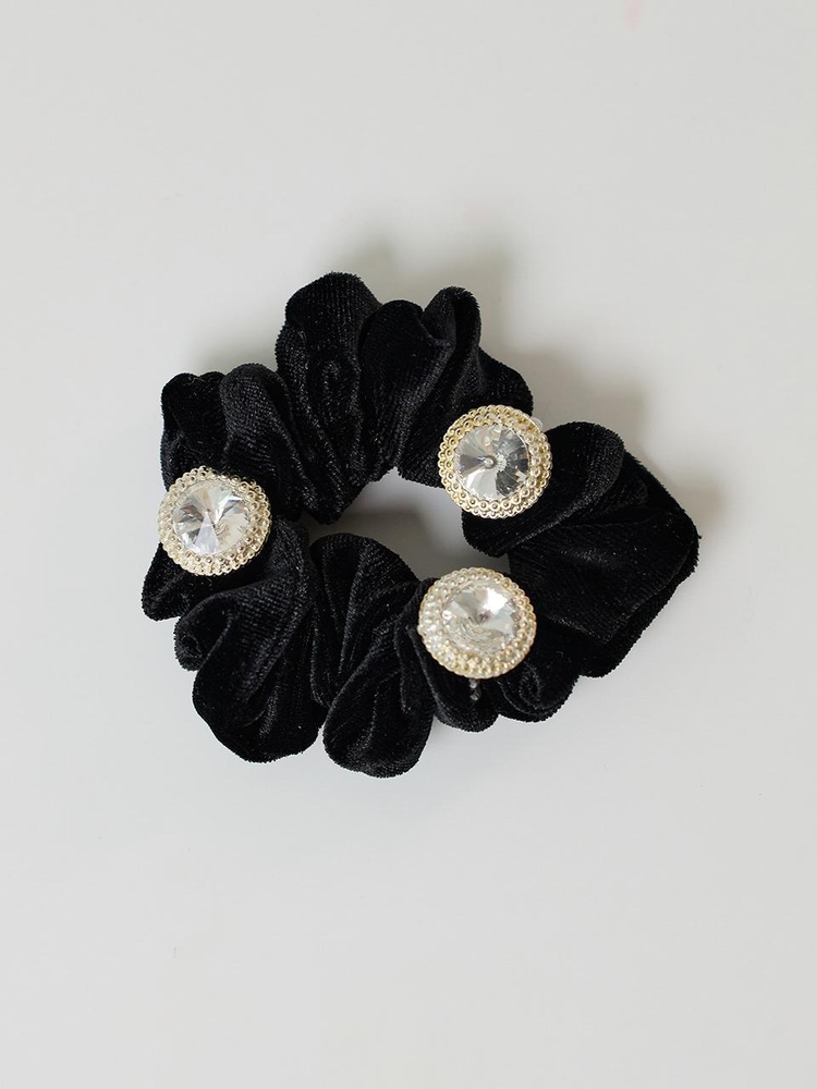 LB_Velvet luxury hair scrunchie