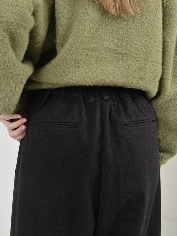 One-Tuck Banding Wool Slacks (Black)