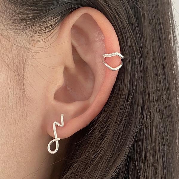 [Silver 925]V Lettering One Point Solid Earrings