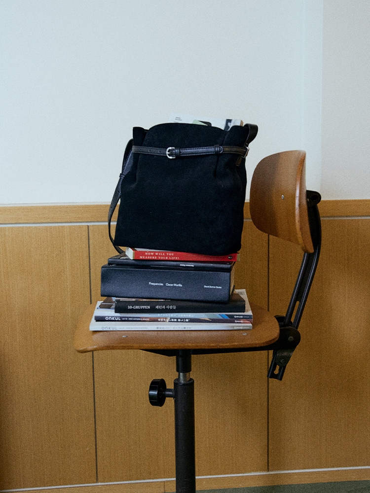 Mallory Large Bucket Bag Suede Black 멜로리 라지 버킷백 스웨이드 블랙