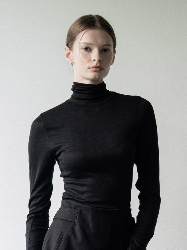 Turtleneck basic T-shirt - ivory