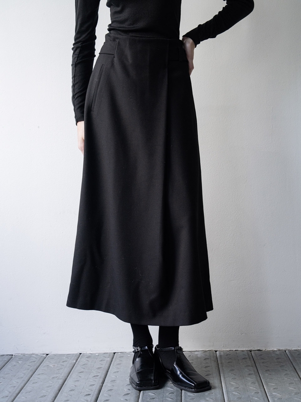 Belted long skirt - black