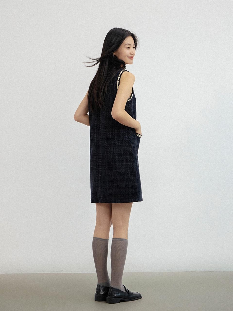 LS_Gentle black sleeveless pocket dress