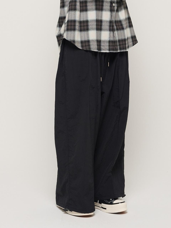 WIND PIN TUCK WIDE STRING PANTS (BLACK)