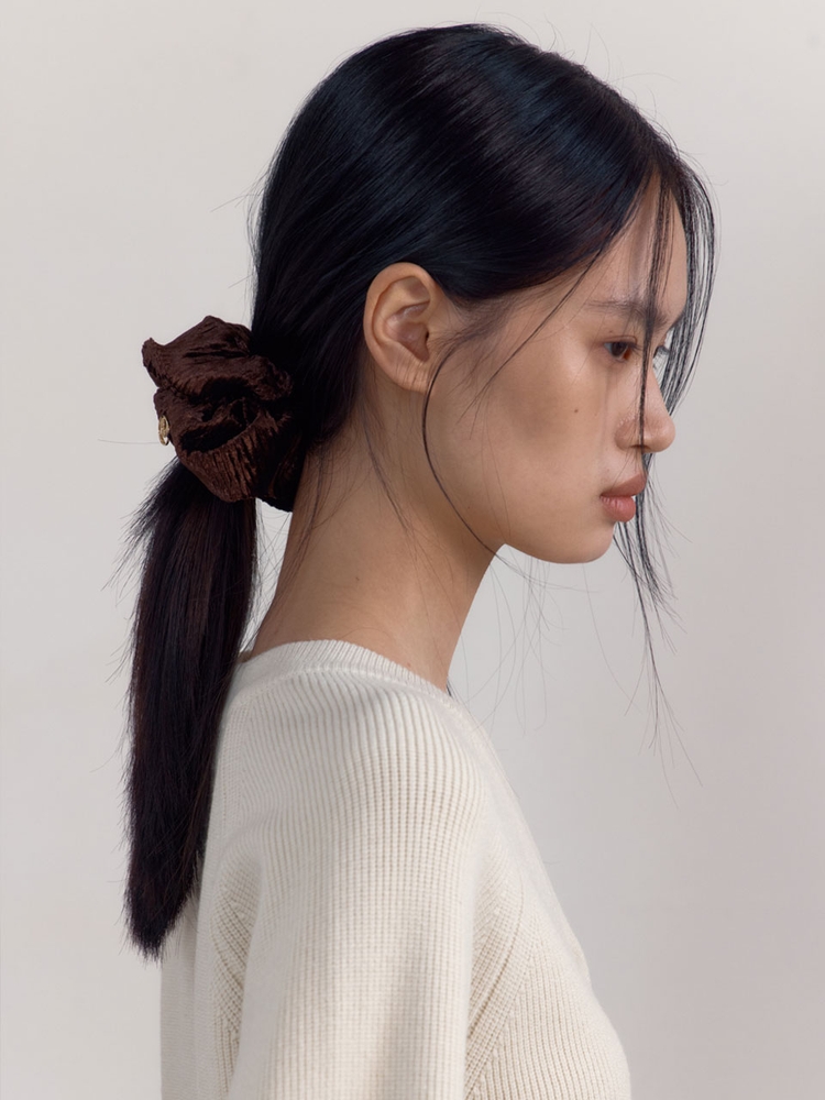 [2차 11월 25일 예약배송] Wrinkle Velvet Scrunchie (Deep Brown)