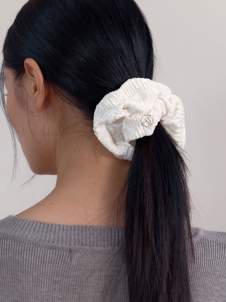 [2차 11월 25일 예약배송] Wrinkle Velvet Scrunchie (White)