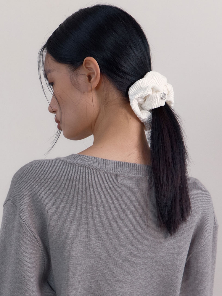 [2차 11월 25일 예약배송] Wrinkle Velvet Scrunchie (White)