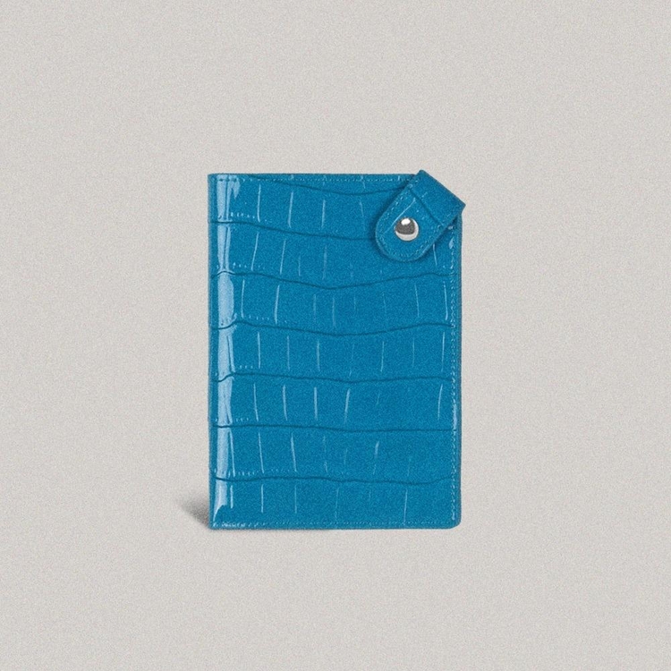 Matiere leather passport wallet Turquoise Blue