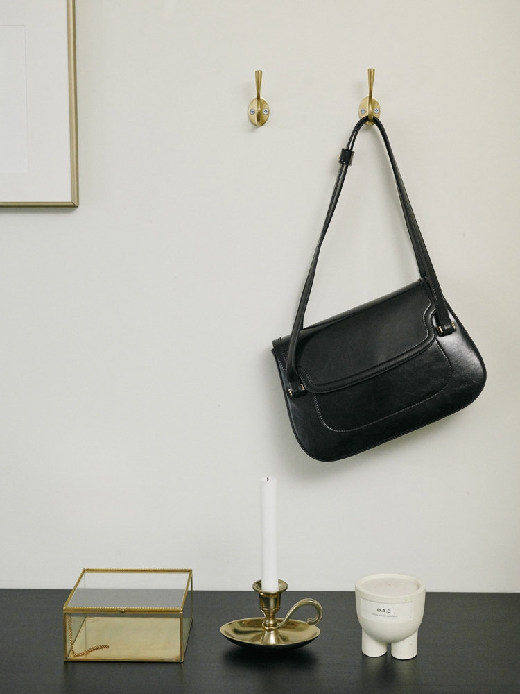 classic curve bag - black