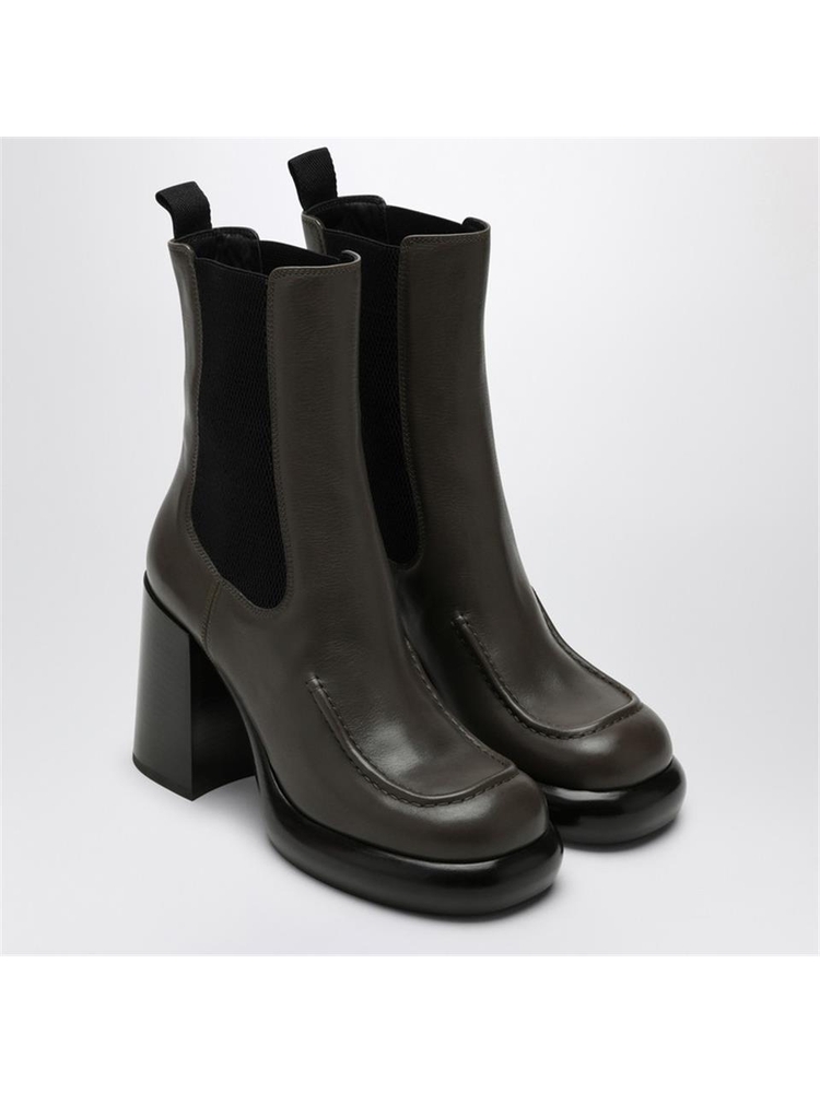 버버리 FW24 Burberry Chelsea Wedge boot in dark green leather 8096702140976 Brown