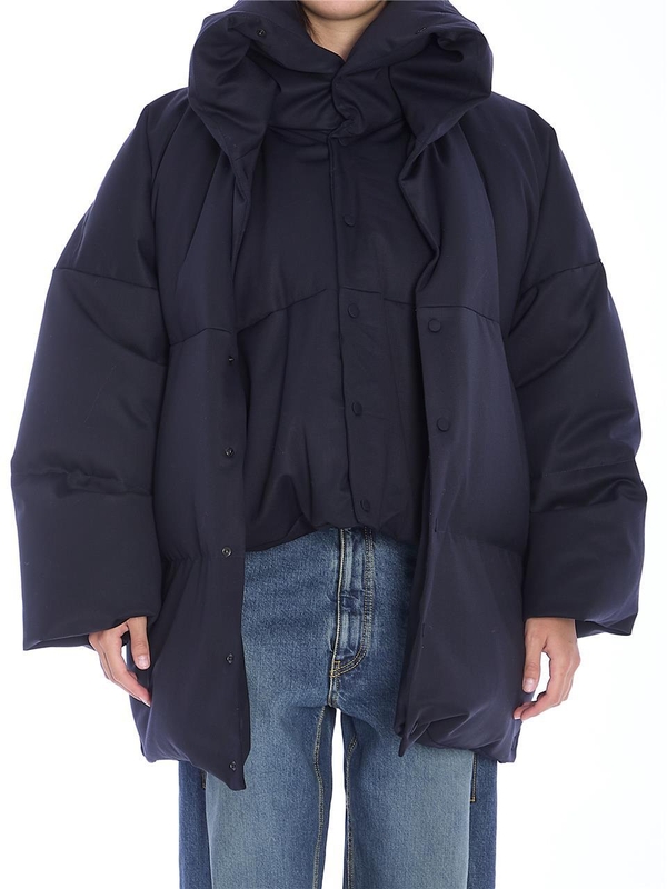 알라이아 FW24 Oversized puffer jacket AA9M03646T687_542 BLUE