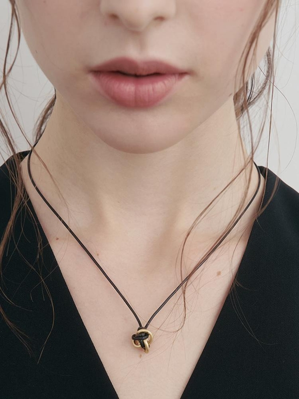 Trinity Flow Strap Necklace