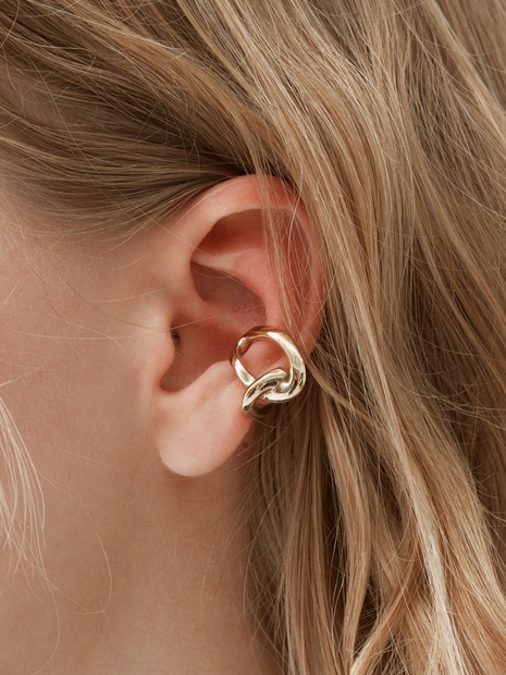 Twist heart earcuff