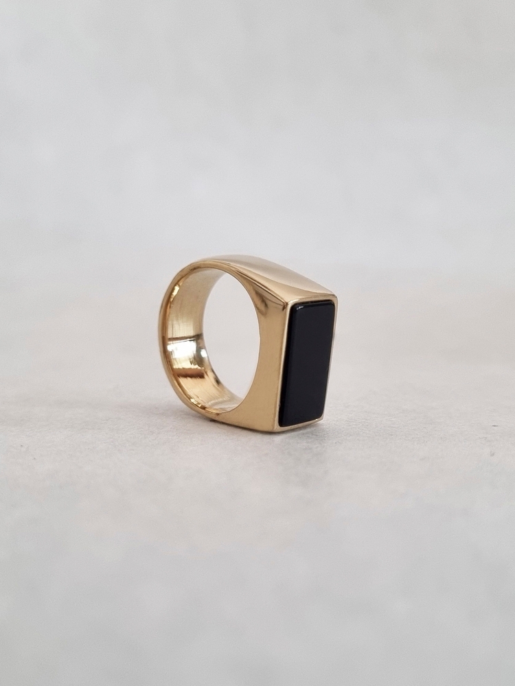 Gold Onyx Ring