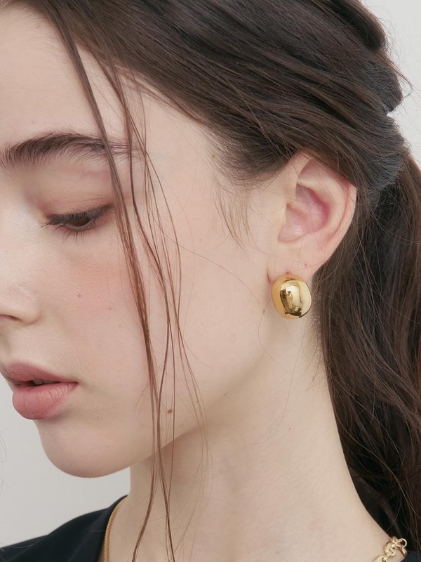 Plump Oval Earring