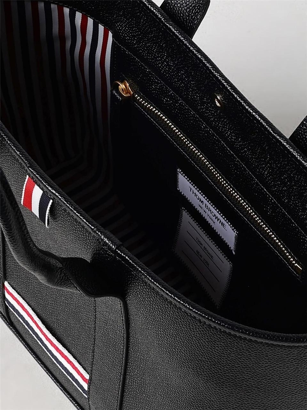 톰 브라운 FW24 Thom Browne Grained Leather Bag UAG187A00198 1 Black