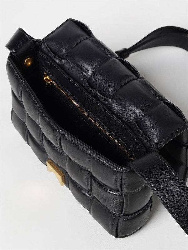 보테가베네타 FW23 Bottega Veneta Padded Cassette Bag in Woven Leather 717506VCQR1 8425 Black