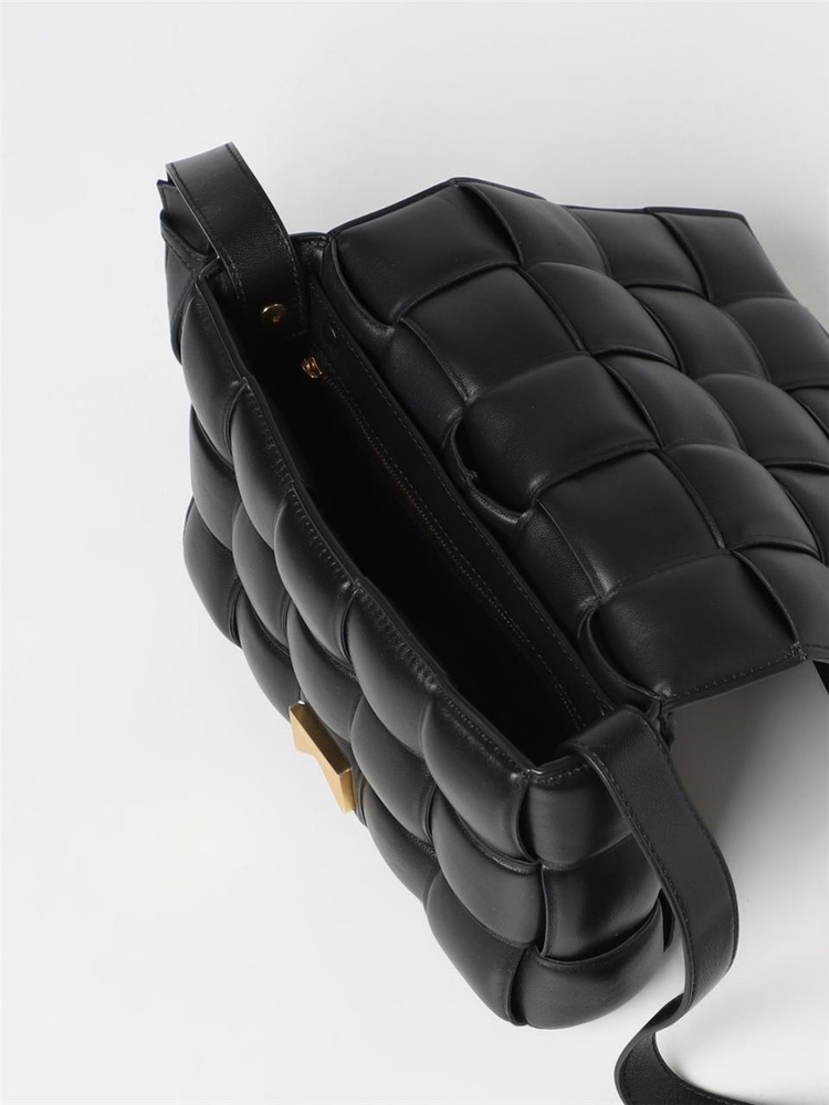 보테가베네타 FW23 Bottega Veneta Padded Cassette Bag in Woven Leather 591970VCQR1 8425 Black