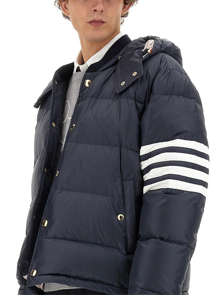 톰 브라운 FW23 HOODED BOMBER JACKET MJD061X_05411415 BLUE