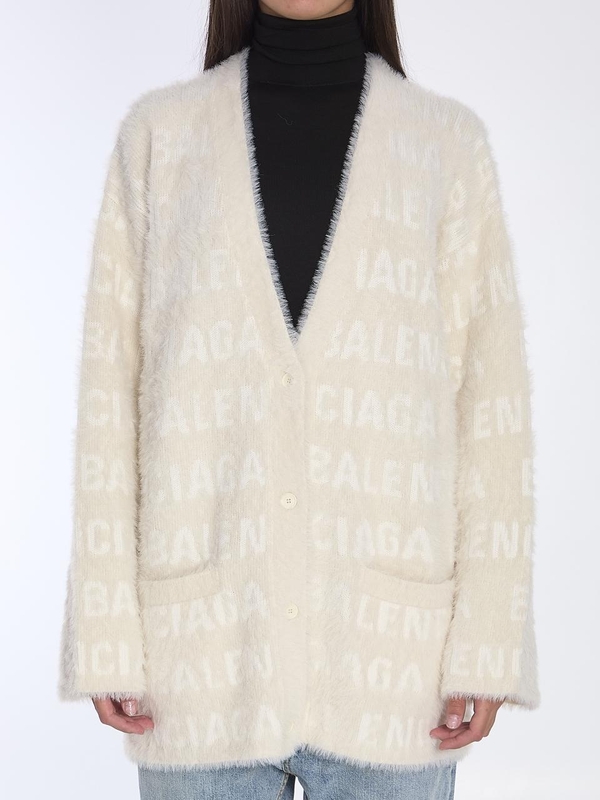 발렌시아가 FW24 Allover Furry cardigan 769146_T6230_9002 IVORY