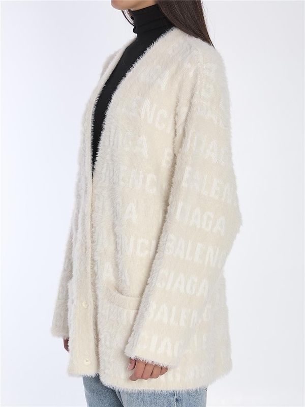 발렌시아가 FW24 Allover Furry cardigan 769146_T6230_9002 IVORY