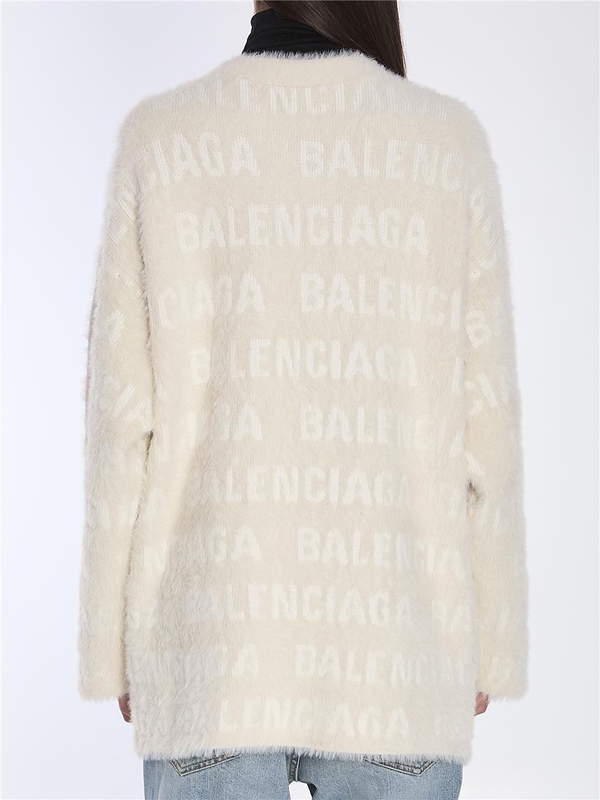 발렌시아가 FW24 Allover Furry cardigan 769146_T6230_9002 IVORY