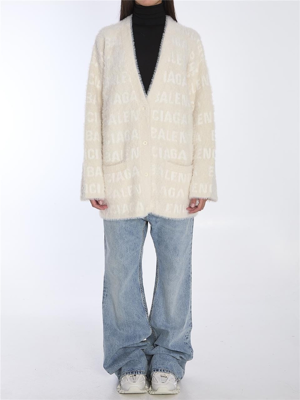 발렌시아가 FW24 Allover Furry cardigan 769146_T6230_9002 IVORY