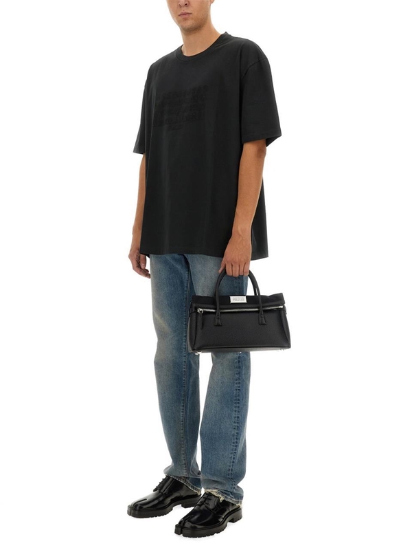 메종마르지엘라 FW24 T-SHIRT WITH EMBROIDERED LOGO S50GC0703_S23883960 BLACK