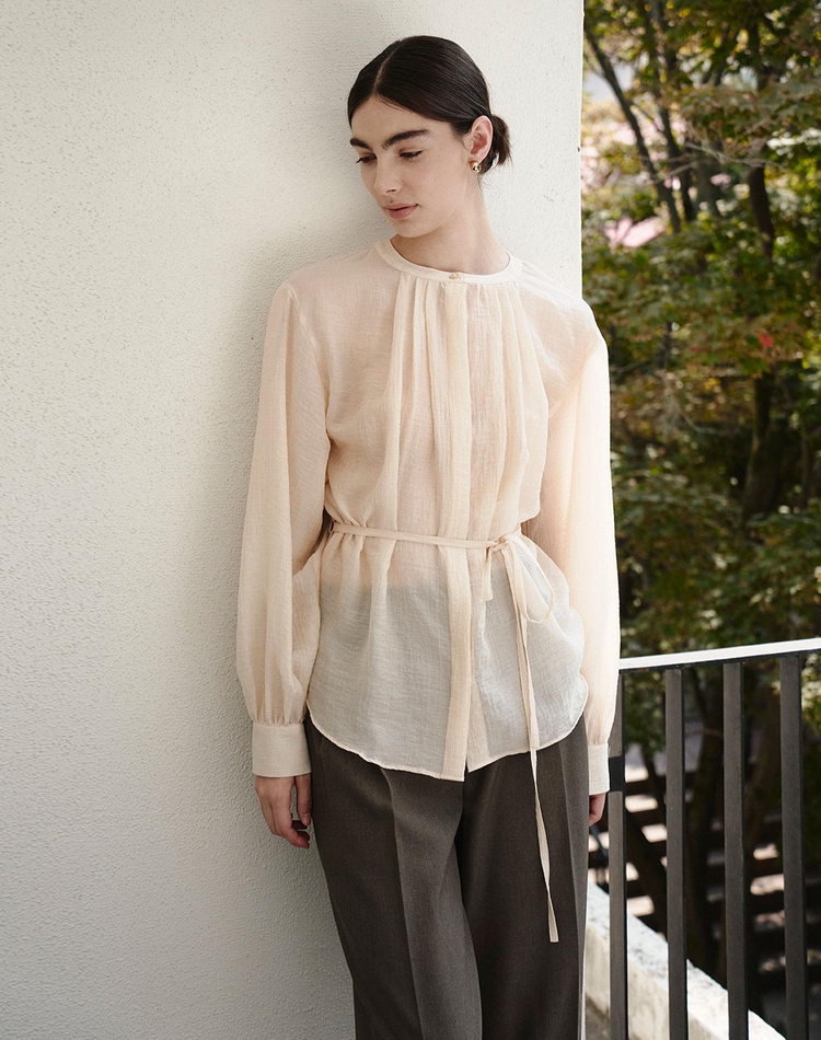 라운드넥 스트랩 블라우스 스킨 베이지 ROUND NECK STRAP BLOUSE SKIN BEIGE