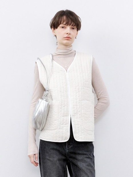 TG_Quilted v-neck vest