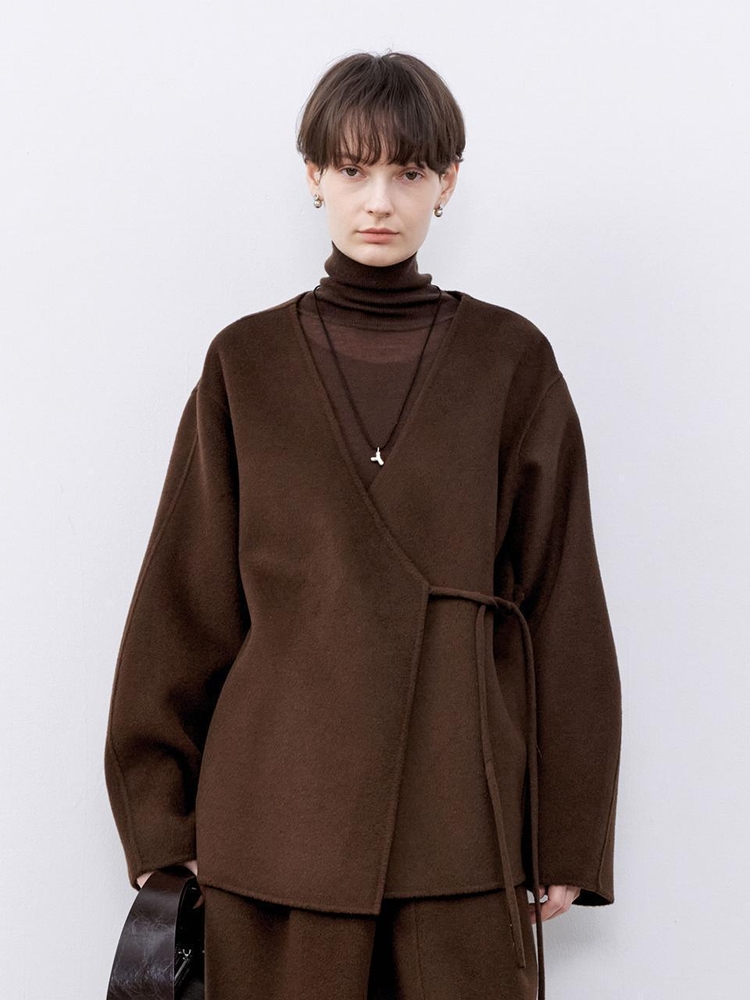 TG_String v-neck wool coat