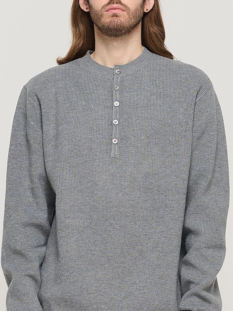 CASH HENLEY NECK SEMI-OVER SOFT KNIT (GRAY)